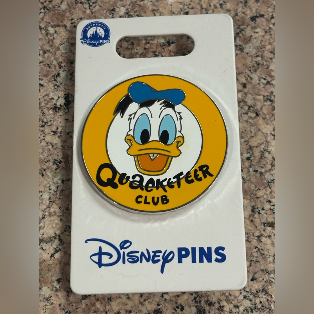 Donald Duck - Quacketeer Club Disney Pin NEW